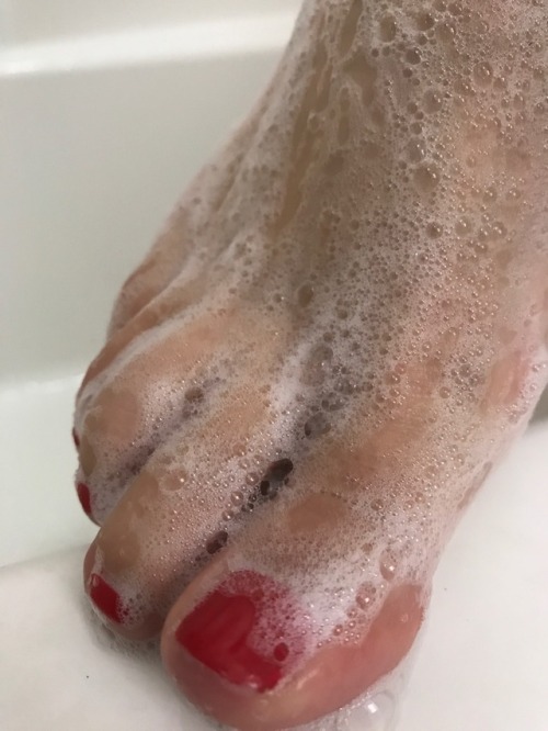 mandysfeet:All Clean and Beautiful. Check @herfeets to my babies perfect feet.