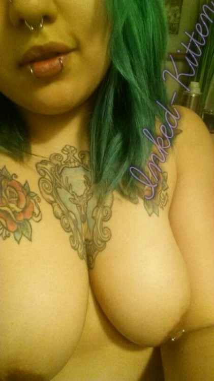 inked-kitten:  Thick thighed. Pretty kitty.