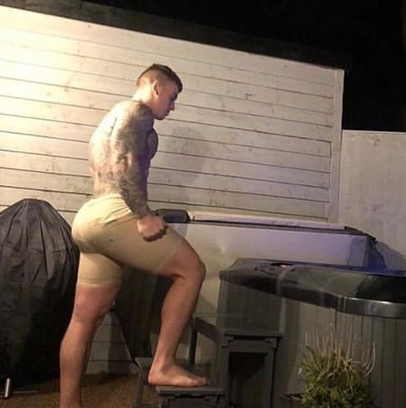 hispanicbooty10:  Chris Hatton