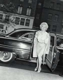 ladylikelady:  Marilyn Monroe- c.1959 