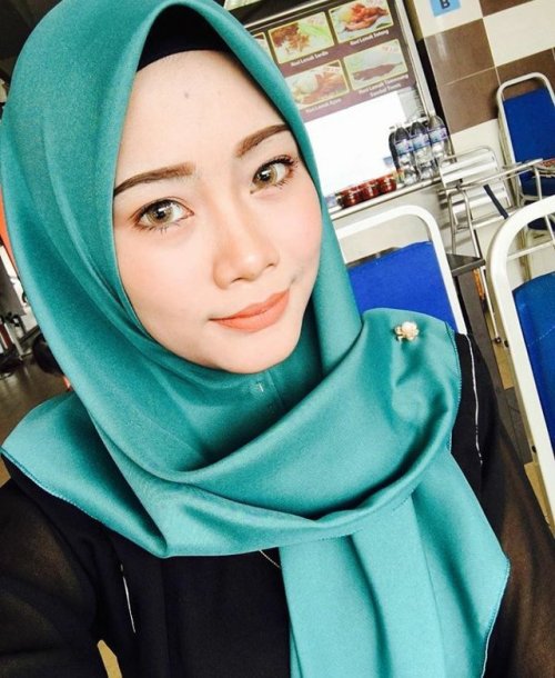 awekcomel:Random hijab girls 2