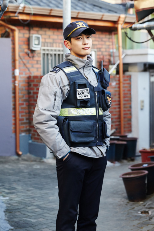 [ Naver] CHOI MINHO  as police officer  Oh Dong Sik  in ‘Lovestruck in the City’CHOI MIN