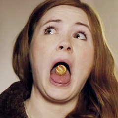 monkeysluticons:  karen gillan icons (and