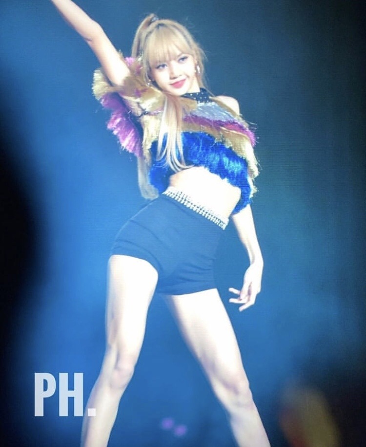 BlackPinksé — LISA -~in your area Taipei~ Credit-Purple heart