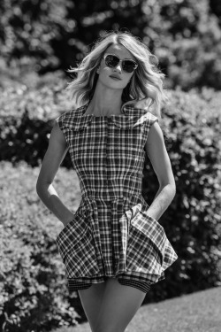 vogue-at-heart:  Rosie Huntington-Whiteley