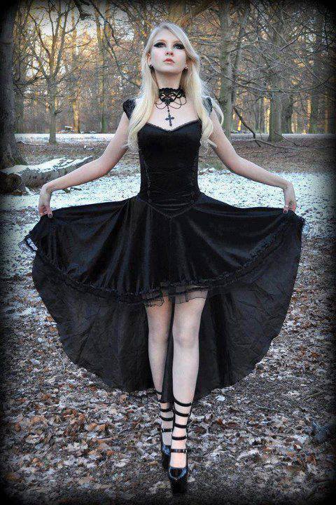 hotmetalbabes:  Visit http://hotmetalbabes.tumblr.com for more hot metal babes