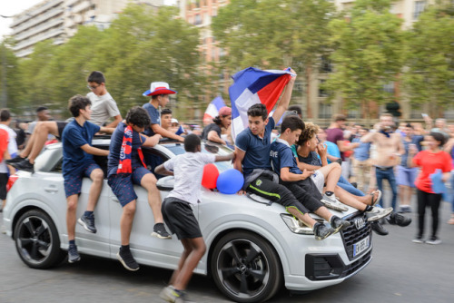 Scenes de joie, Paris , Place Daumesnil 15 juillet 2018.