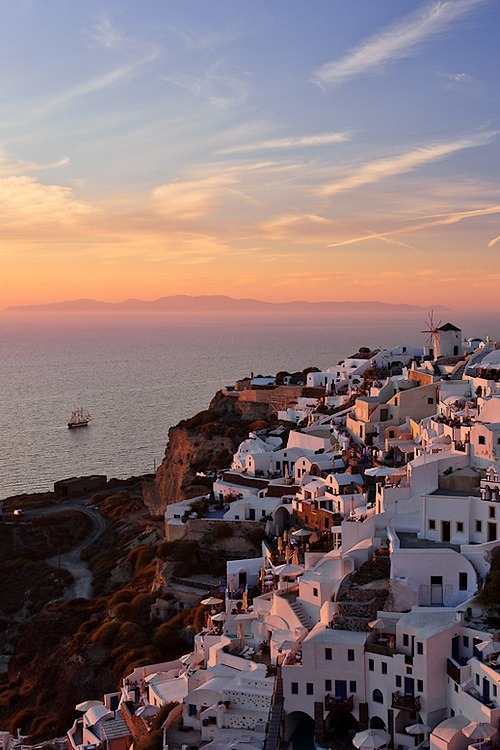 villere:
“ Sunset in Oia by Slava Mylnikov
”