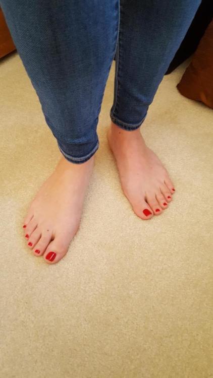 feeter-happier: Who would let her stand on your face?
