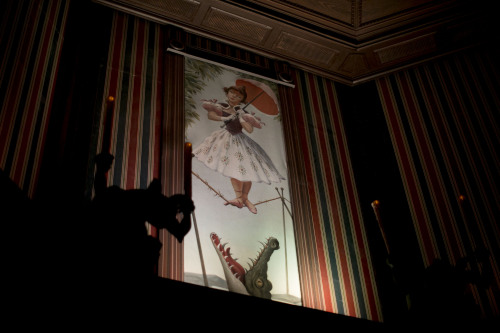 ghostofunclewalt:  Nothing beats Haunted Mansion late at night