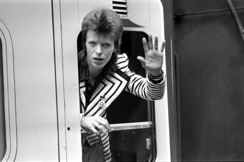  David Bowie at King’s Cross station before leaving London for Aberdeen with the Spiders, May 15, 19