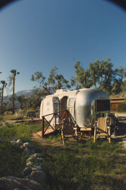 chetalicious-awesomer:  charleyzheng:  Home is where you park a 1963 Airstream.  Life Goals 