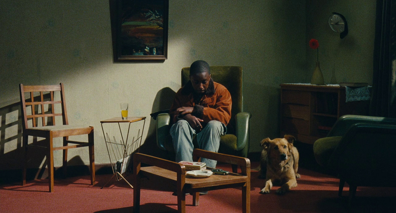 cinematic-studies:  Le Havre (Aki Kaurismäki, 2011)