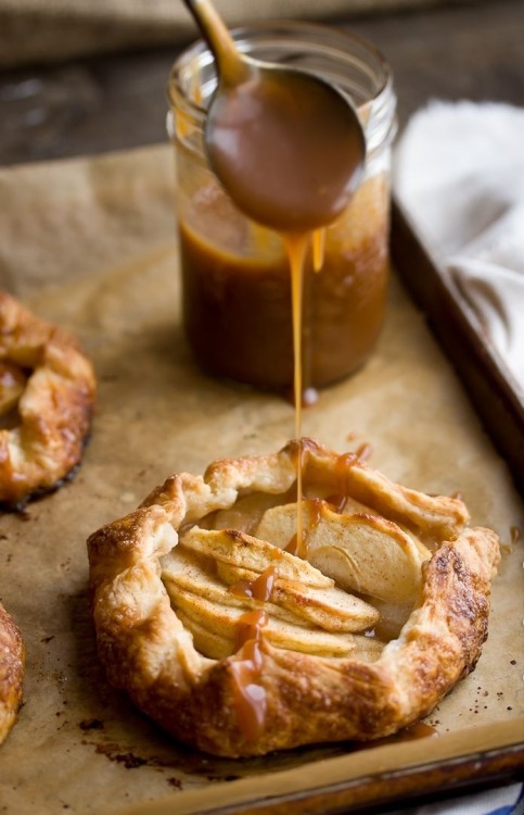 audreylovesparis:  Apple Galettes with Whisky Caramel Sauce  Breakfast!!