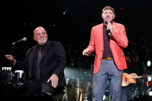 chasingspacey: Kevin Spacey crushes New York State of Mind with Billy Joel at Madison Square Garden.