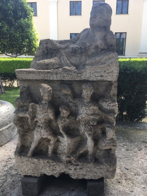 clodiuspulcher: clodiuspulcher: Etruscan sarcophagi featuring the Sacrifice of Iphigenia at the Etru