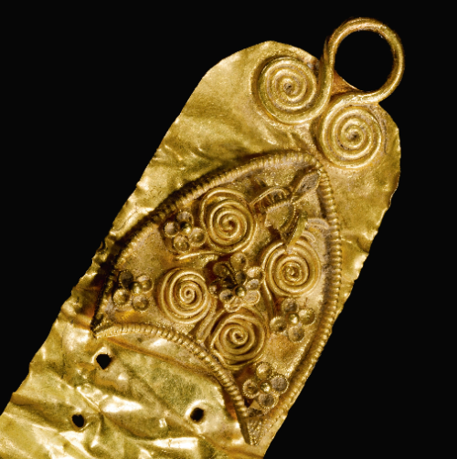 archaicwonder:Greek Gold Diadem, c. Early 4th Century BCComposed of a slender rectangular band ornam