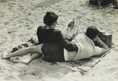 2000-lightyearsfromhome:  © Ruth Orkin  Israel beach,1950