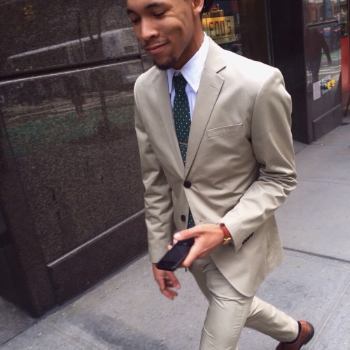 lightskintgawd:  joshuatb:  lordyosh:  honey-b-sunshine:  trufflebootybuttercream:  joshuatb:  My blackout contribution.  Do you need a wife 😍😍😍  So suave  Wishing I would of dreaded my hair back in high school more and more lately.  I really
