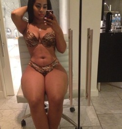 neenablanco:  Ayisha diaz