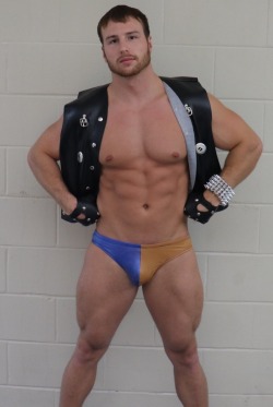 bhicks77:  lex210:  aidysone91:  Austin Cooper aka Frey  Hot wrestler! &lt;3  One of my favs 