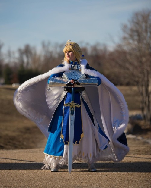 Epic shot of Saber at Katsucon from this year. Photo by @zuo_fengtwphotographer #anime #manga #cospl