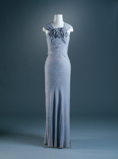 Evening dress, before 1930. Germany. MKK Cologne, RBA, Photo Anna Wagner &amp; Nicole Cronauge. 