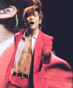 your-future:  Trippin' on you  and I trip on your abs （゜◇゜)    