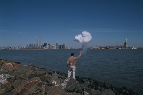 pleoros:  Cai Guo-Qiang - The Century with Mushroom Clouds, 1996.