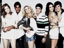 folkluares:  “Nós criamos nossa própria família” - Lua Blanco.  “E eu amo eles de verdade. Como amo poucas pessoas na minha vida.” - Chay Suede.  “Gritamos juntos todo esse tempo para que quando o fim chegasse nossos