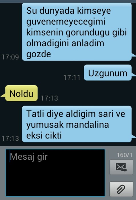 muzikliyalnizadam:Insan geçmşi bir anda karşısında görünce ne garip oluyor değil mi sanki bir rüyaymış da bitmiş uyanınca tekrar hayal kurarak devam ettirmeye çalışırsın ya onun gibi hissediyor sonra kabullenince her anıda ayrı bir