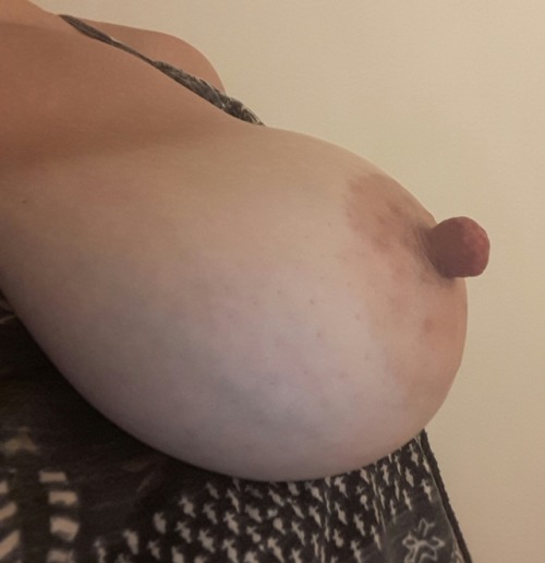 nipman16: electronicsublimething:  Flashing my tits,whilst waiting to have my  bikini wax done . My cunt looks like a red, striped chicken again..😂 ..Octrain 💋  Just hold your big tits while I suck your long hard nipples and slap your big tits!!!