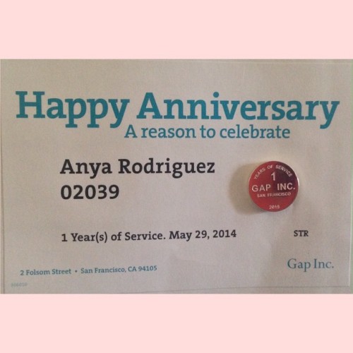 They gave me a pin lol #gap #gapoutlet #anniversary #oneyear #gapinc #theyluckytheygotayear #igotcom