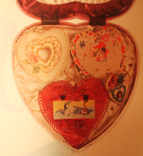 phineas4cobain:one of the heart shaped boxes kurt and courtney collected.they collected antique vale