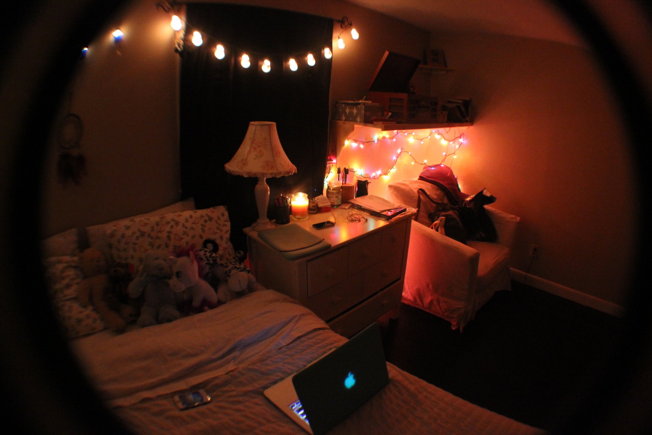 omqalbs:  my room from a different angle yayayay! 