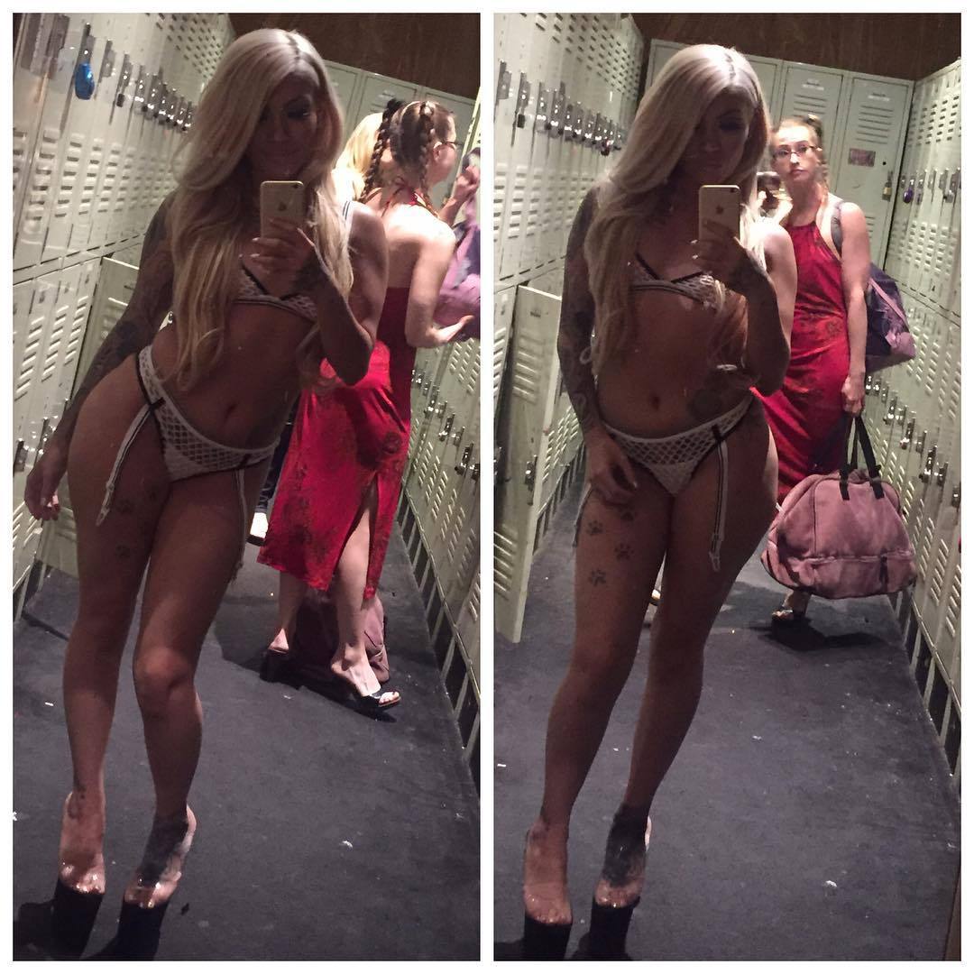 stripper-locker-room:  hunnie3