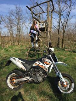 supermotolife:  Girls that ride ;)Ask me anything!!!