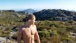 roohamer:  No wind for a few days here in #capetown but no lack of things to do!! #tablemountain hike -  check @nrgfuel #nrgfuel