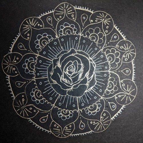 Today’s prompt was “golden roses”. Didn’t feel like drawing tonight but I di