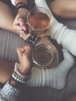 redrosesonthetraintracks:  Tea in bed 🍵  su We Heart It - http://weheartit.com/entry/207126406 