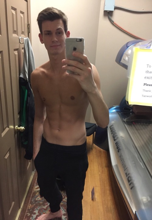 passionatelovehurst:  It’s Friday and a 3 day weekend! Time to celebrate 😜