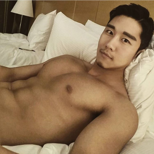 mantop10691:  在同志圈大部份同志認為是較多人會喜歡的天菜型帥哥們 