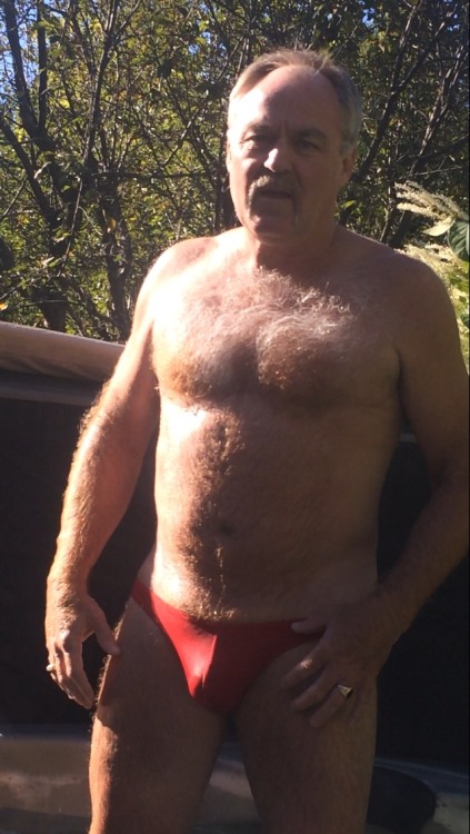beefstatebear:  Love red!