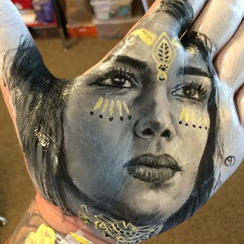 jedavu: Artist Paints Stunningly Realistic Portraits on His Hand and Stamps Them on Paper Artist Rus