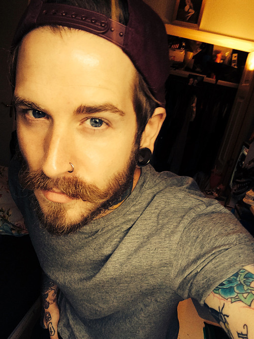ohitsdanny: hello friday you total babe.  