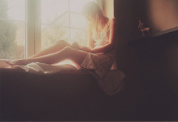 girls-snap:  In my room. by laura makabresku