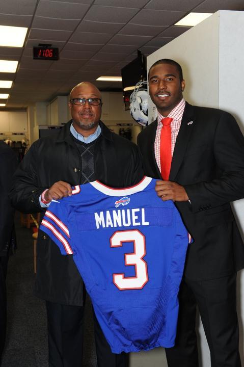 000gooby:  Ej Manuel arrives in buffalo 