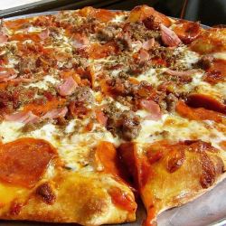 yummyfoooooood:  Meat Lovers Pizza