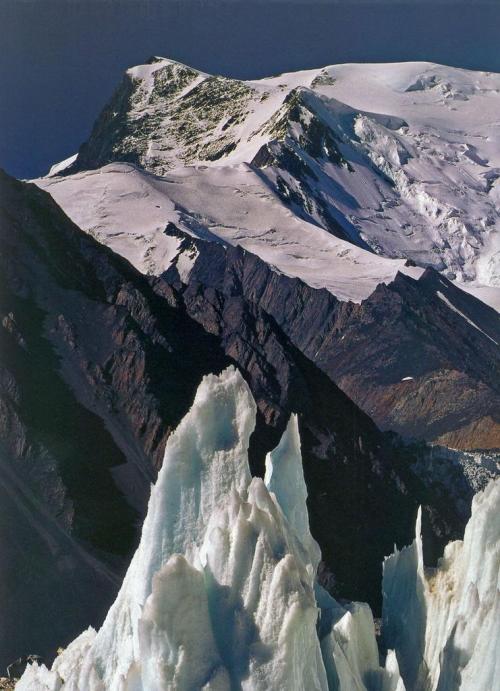 Noshaq mountains of Afghanistan.[Afghan__istan on Twitter]