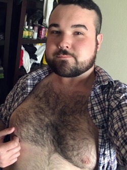 thebeardedguyy:  Exposed 😳